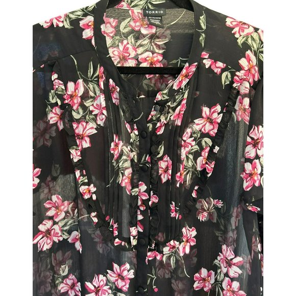 Torrid Women's Black Floral Short Sleeve Plus Size Blouse Size 3 Ruffled Detail - Picture 2 of 4